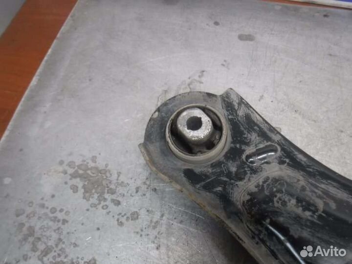 Рычаг подвески передний правый Renault Fluence K4M