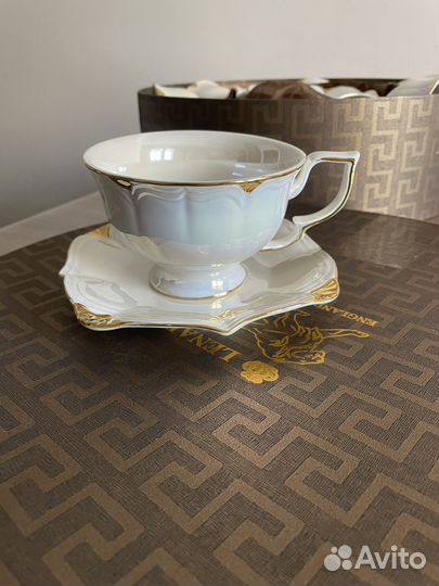 Фарфоровый чайный сервиз