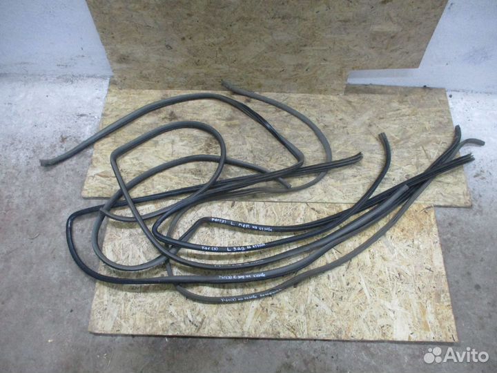 Уплотнитель с дверного проема Ниссан Патрол Y 61