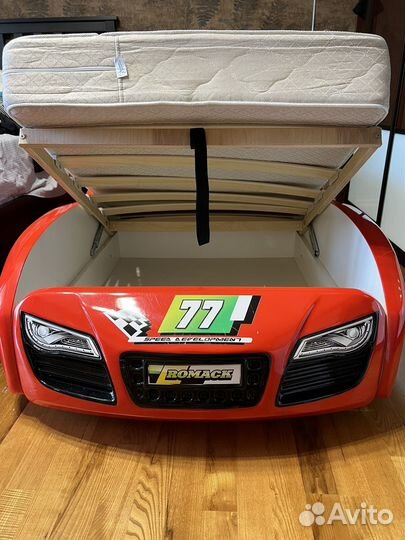 Детская кровать машина с матрасом