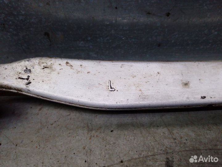 Рычаг передний верхний левый передний Volkswagen