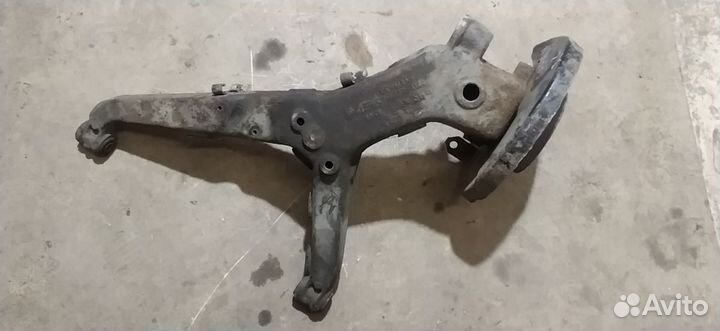 Кулак поворотный задний правый Volkswagen Sharan