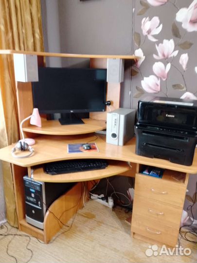 Компьютерный стол