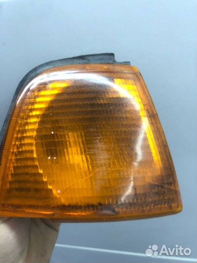 Указатель поворота желтый правый Audi 80