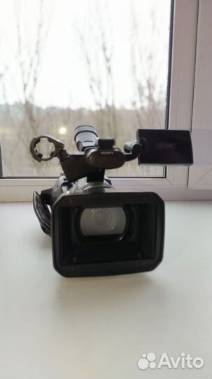 Профессиональная видеокамера Sony DSR-PD175