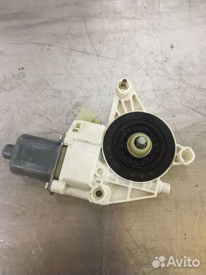 Мотор стеклоподъемника mercedes W212 A2048200142