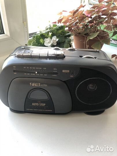 Кассетный магнитофон, радиоприемник