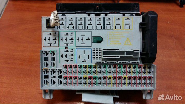 Блок предохранителей Opel Vectra 1.6 1997