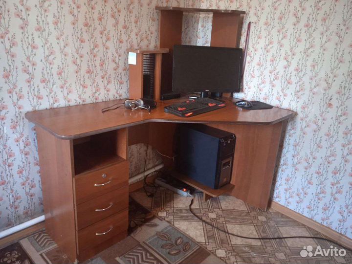 Компьютерный стол