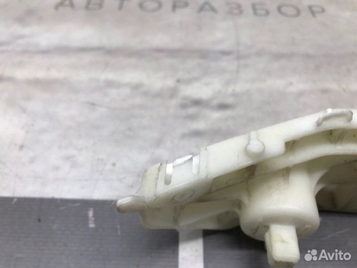 Крепление бампера переднее правое Nissan Murano