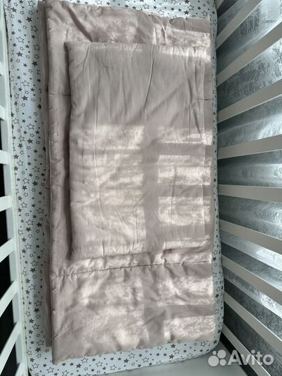 Детская кроватка с маятником