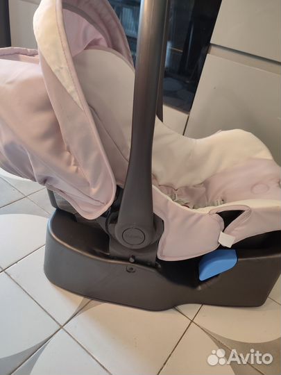 Автокресло 0+ Inglesina huggy 0-18