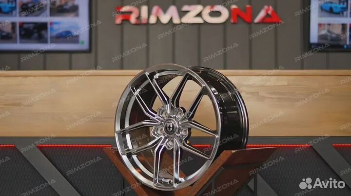 Литой диск HRE R17 5x105