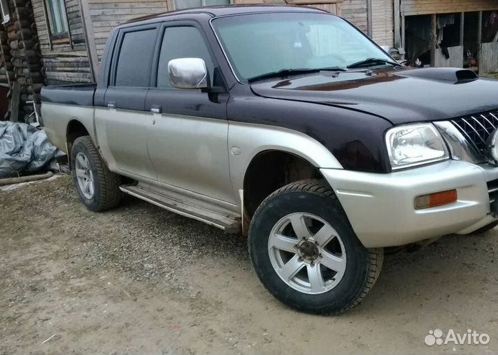Крыло Mitsubishi L200 1996-2005