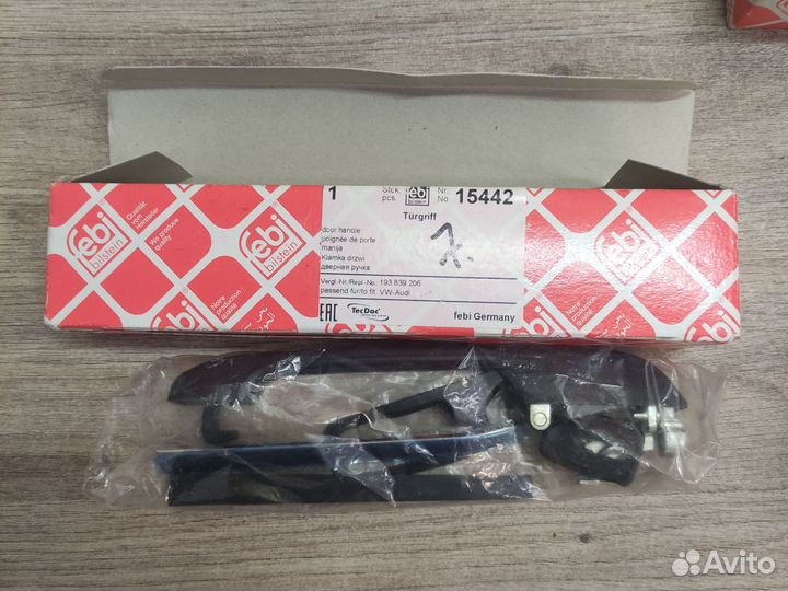 Ручка двери задняя правая наружная VW Golf 2