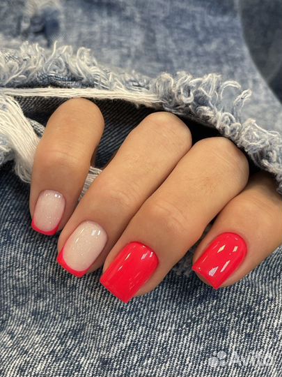 Модель на маникюр