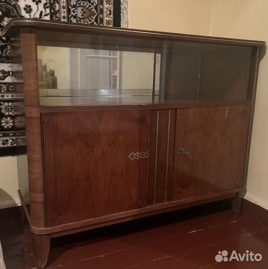 Буфеты и серванты старинные
