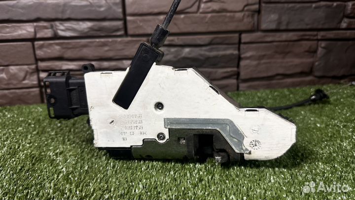 Замок правой двери Peugeot 207