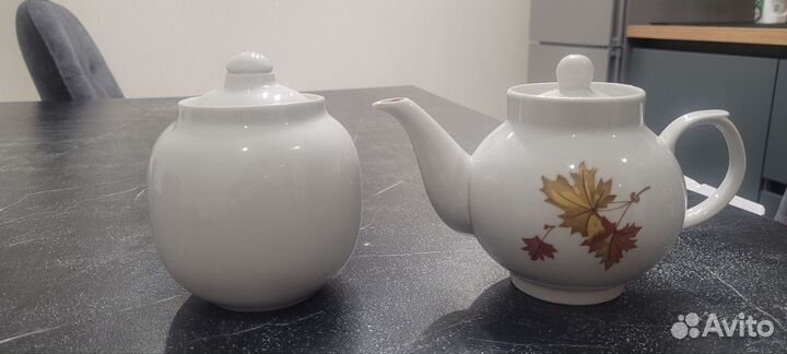 Заварочный чайник и сахарница