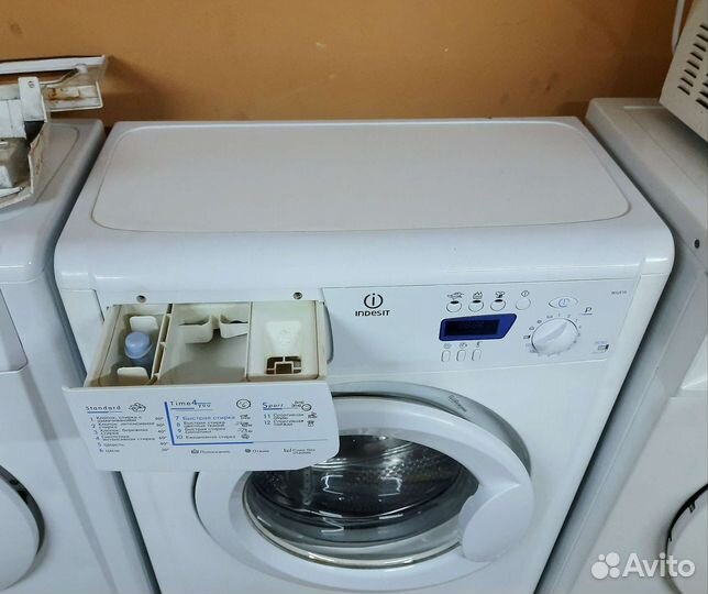 Узкая стиральная машина Indesit 33см 4кг 1000об