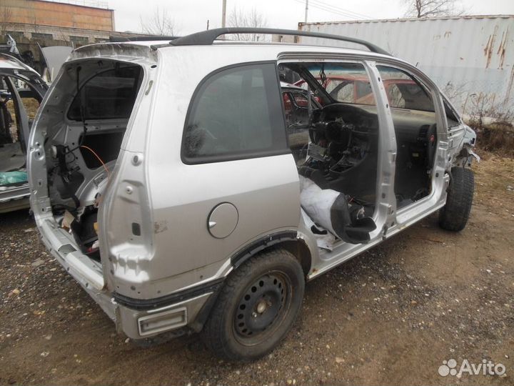 Стекло боковины задней opel Zafira A 2003