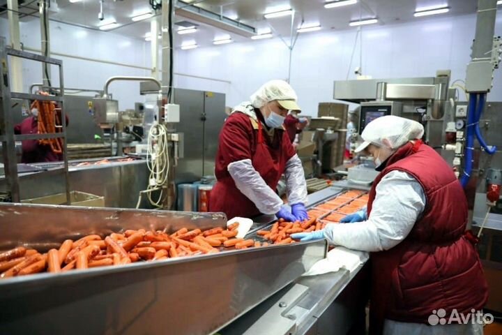 Рабочий на укладке готовой продукции вахтовик