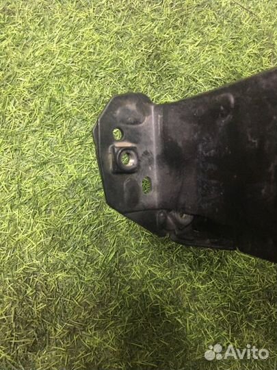 Кронштейн радиатора левый Volvo S60 1.6 2011