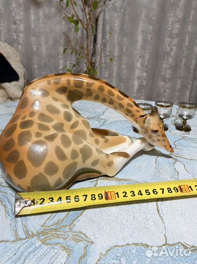 Статуэтка фарфор