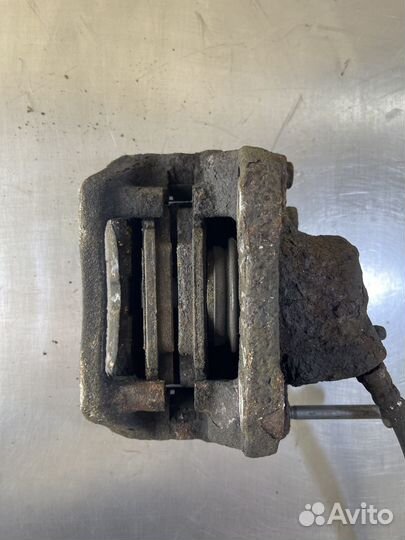 Суппорт передний правый Renault Sandero 2009 2014