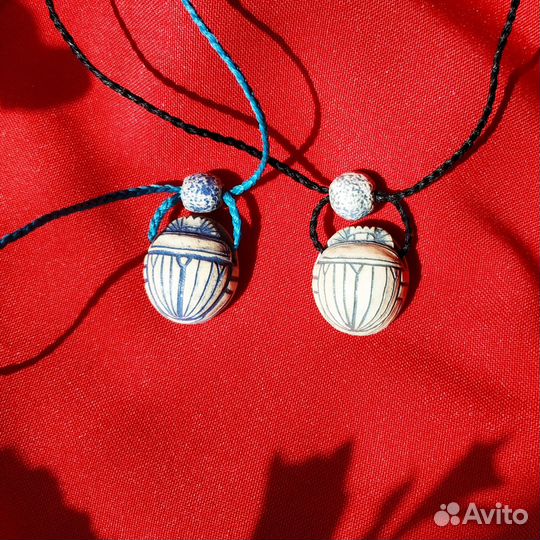Керамические подвески скарабеи