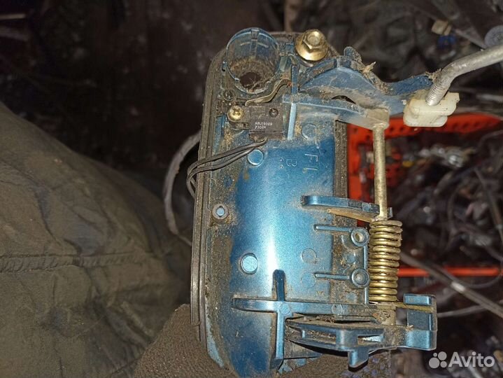 Ручка внешняя передняя левая Mazda 626 GE