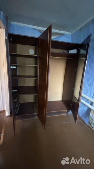 Старая мебель, холодтльник, газовая плита