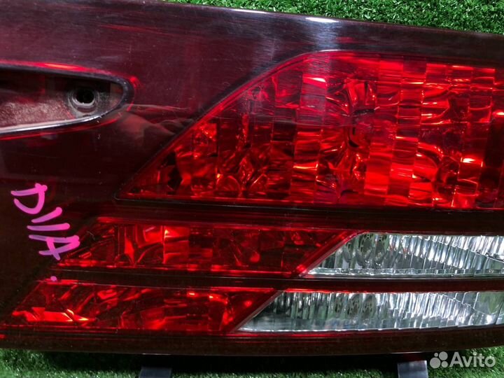 Фонарь внутренний задний правый Toyota Estima