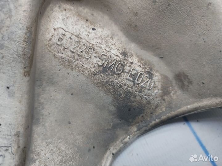 Кронштейн переднего рычага правый Honda Civic (5D)