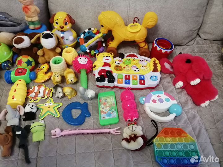 Развивающие игрушки для малышей пакетом