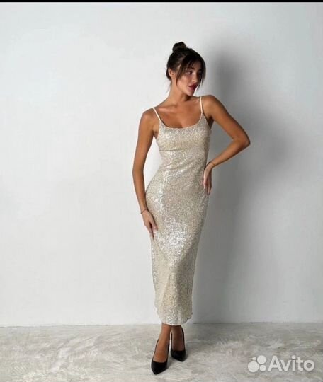 Платье с пайетками 44