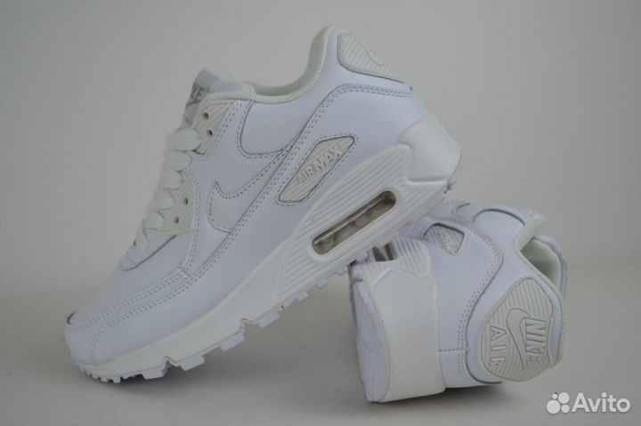 Белые осенние кожаные кроссовки Nike