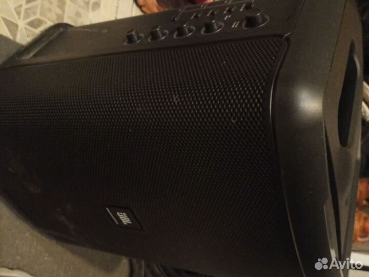 Музыкальная колонка jbl