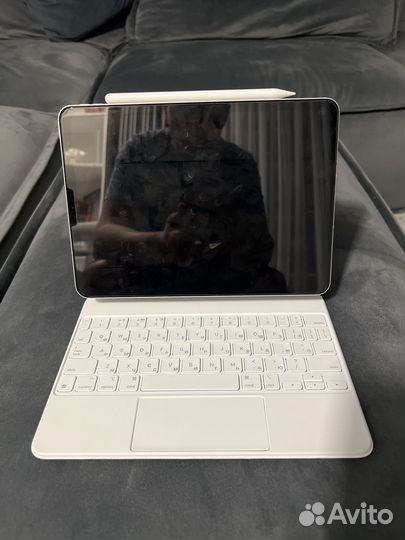 Apple iPad air 4 cellular с magic keyboard