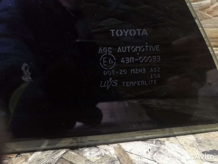 Форточка задней левой двери Toyota Corolla 150