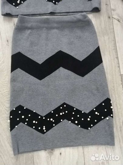 Костюм с юбкой