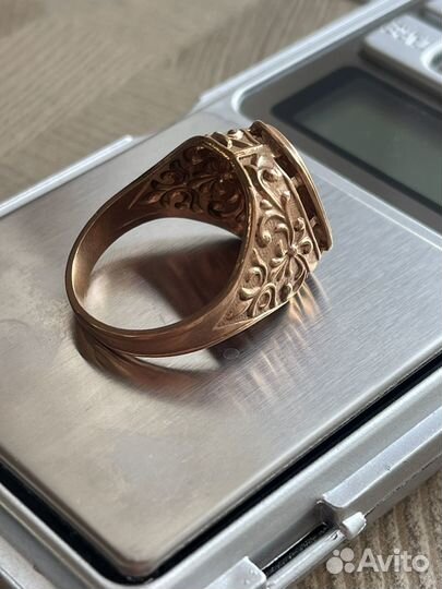 Мужской золотой перстень печатка