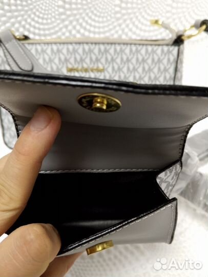 Женская сумка Michael Kors в бело-сером цвете