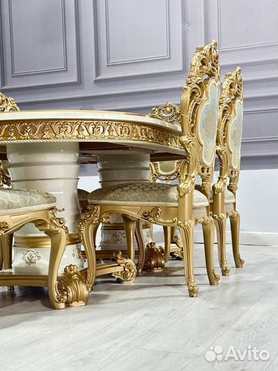 Стол и стулья