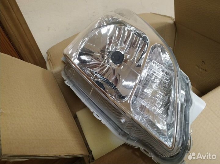 Фара левая toyota premio 2003 год
