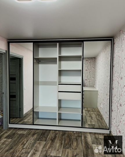 Шкаф-купе с зеркалом