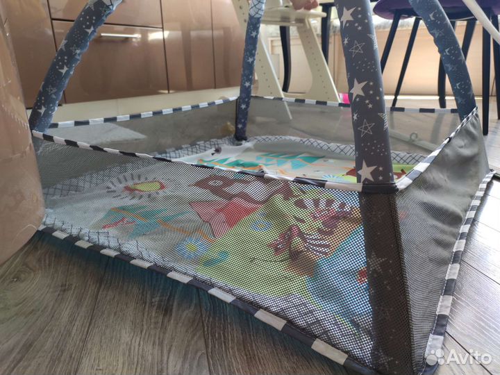 Развивающий коврик и погремушки