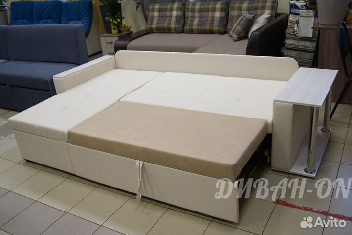 Угловой диван Атланта+стол молочный