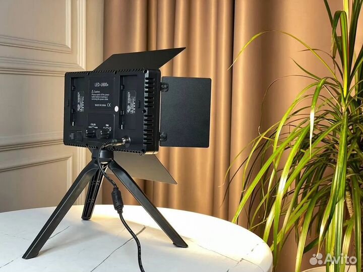 Видеосвет U600+ / Видеосвет U800+