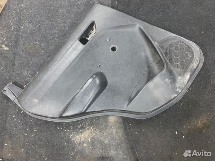 Обшивка двери задняя левая Suzuki Vitara 2LY 1.0